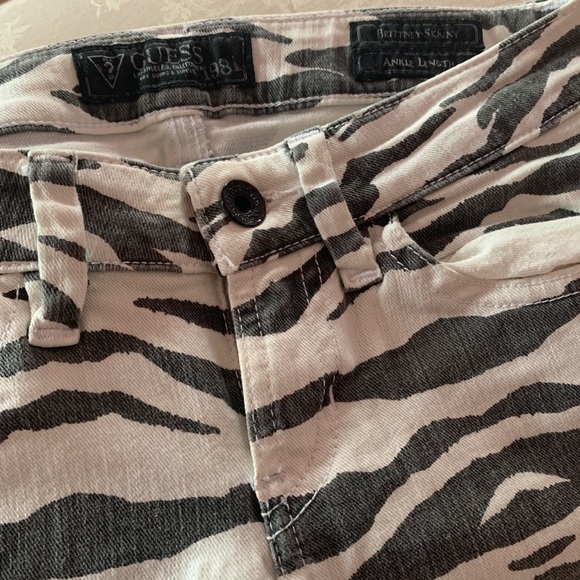 Low Rise Y2K Guess Skinny Jean !! - Picture 2 of 2